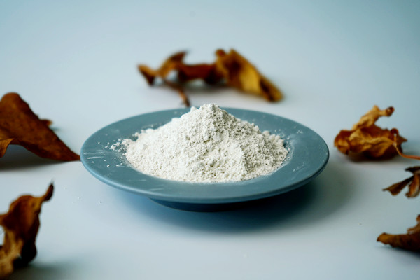 奶牛飼料中沸石粉應(yīng)該添加多少最合適？-國投盛世