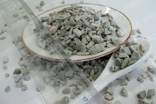 為什么沸石放在魚缸中有很大益處？